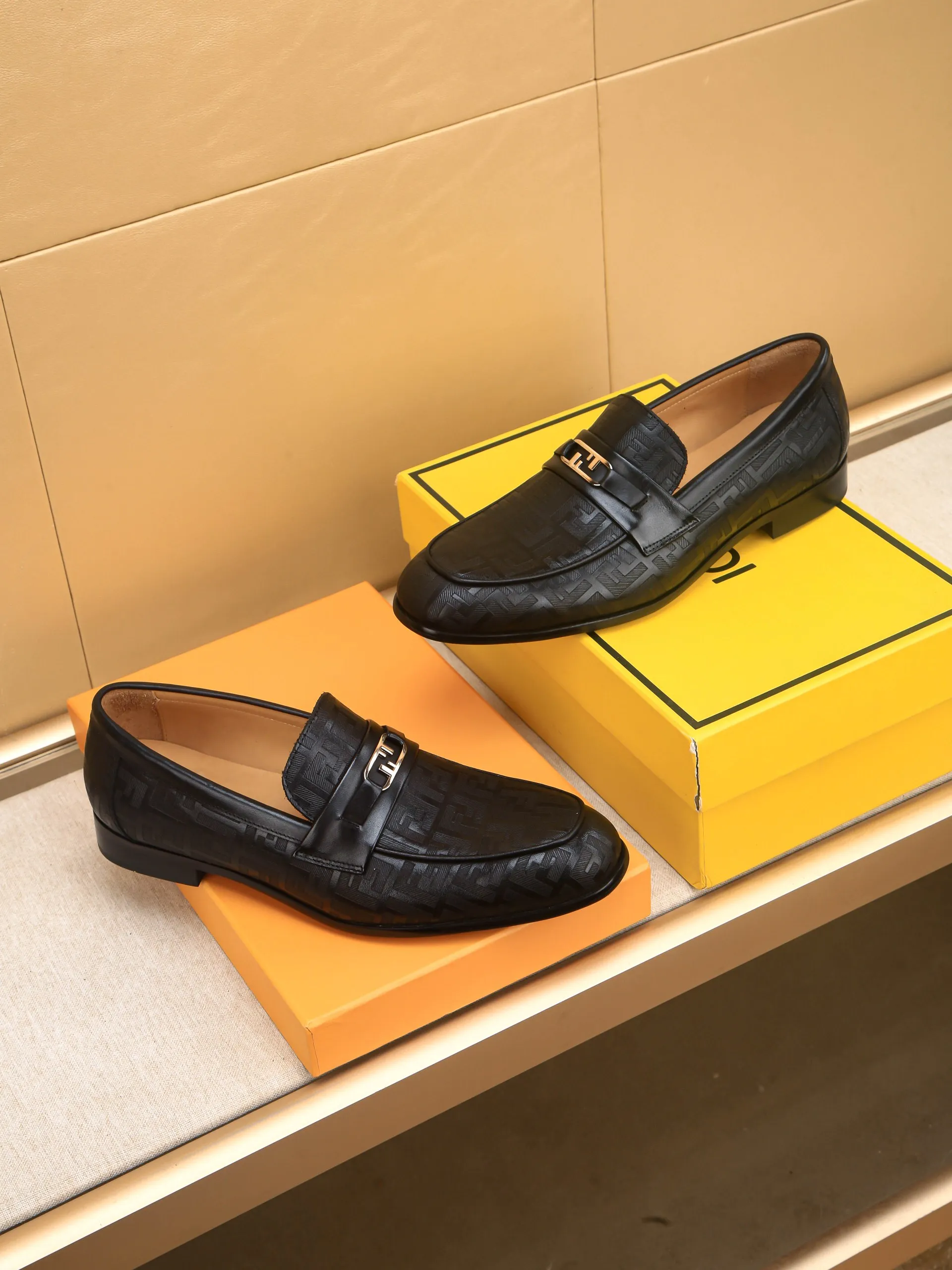 Men's shoes💰460 🕷🕷【FENDI】The latest men's formal leather shoes🇨🇳Classic series not to be missed💯The first layer is made of imported first-layer cowhide☘Original quality, the leather is smooth and delicate🎋Awesome version, perfect streamlined outline🍇🐮Leather lining, code number 39-44...(customized at 38.45.46.47)